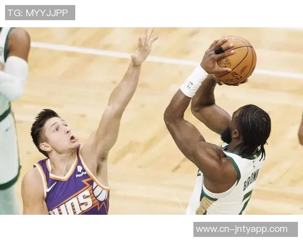 杰伦布朗第三节火力全开8投4中并罚球全中狂砍17分助力球队反击