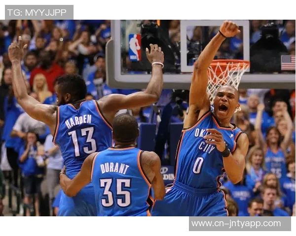 火箭备战雷霆杜兰特申京贾巴里同框训练照引发球迷热议