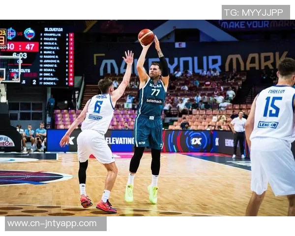 东契奇盛赞海斯球场化学反应良好期待更多精彩配合 东契奇盛赞海斯球场化学反应良好期待更多精彩配合