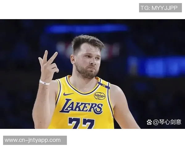 东契奇盛赞海斯球场化学反应良好期待更多精彩配合